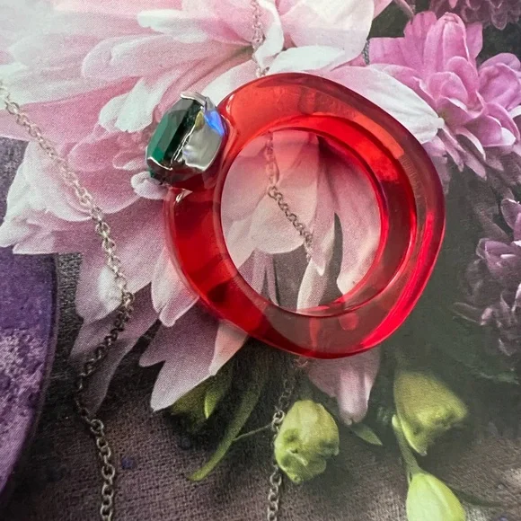 🆕️ Emerald Green and Ruby Red Lucite Ring - Picture 2 of 9